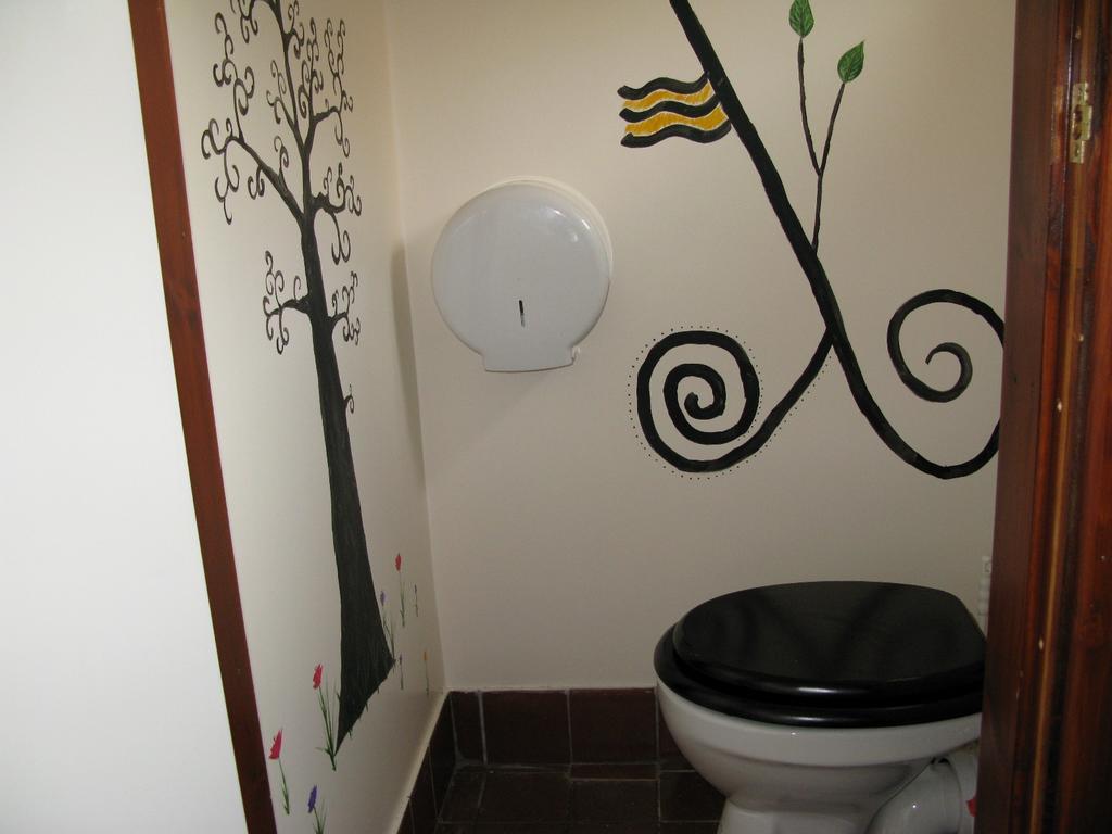 Aille River Tourist Hostel And Camping Doolin Δωμάτιο φωτογραφία