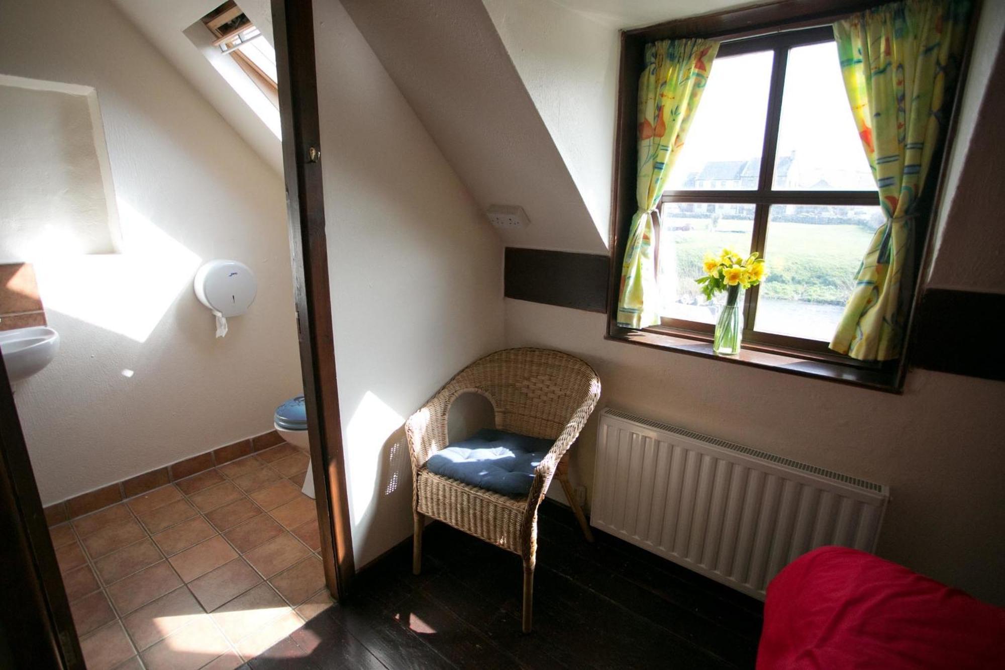 Aille River Tourist Hostel And Camping Doolin Δωμάτιο φωτογραφία