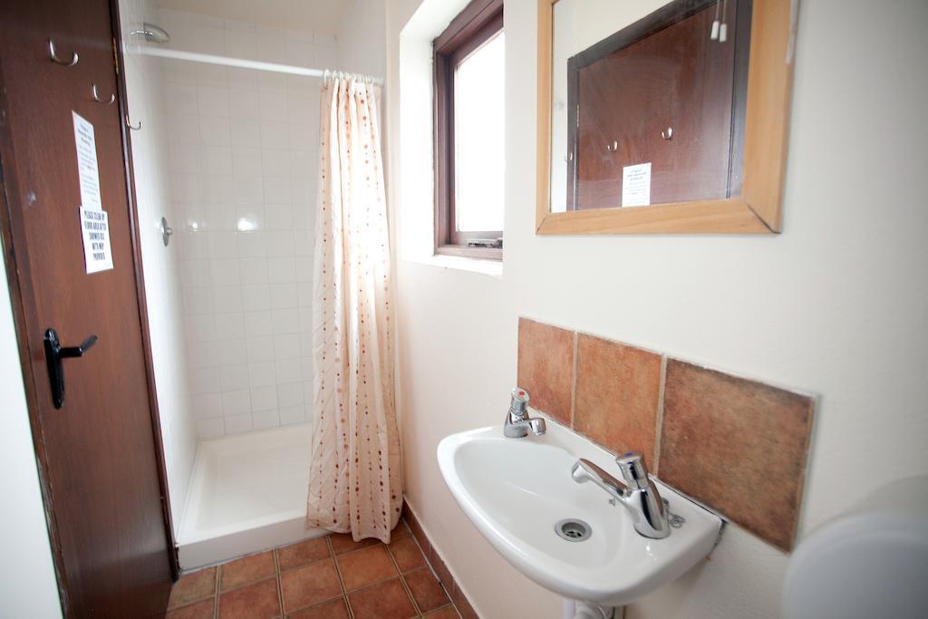 Aille River Tourist Hostel And Camping Doolin Δωμάτιο φωτογραφία