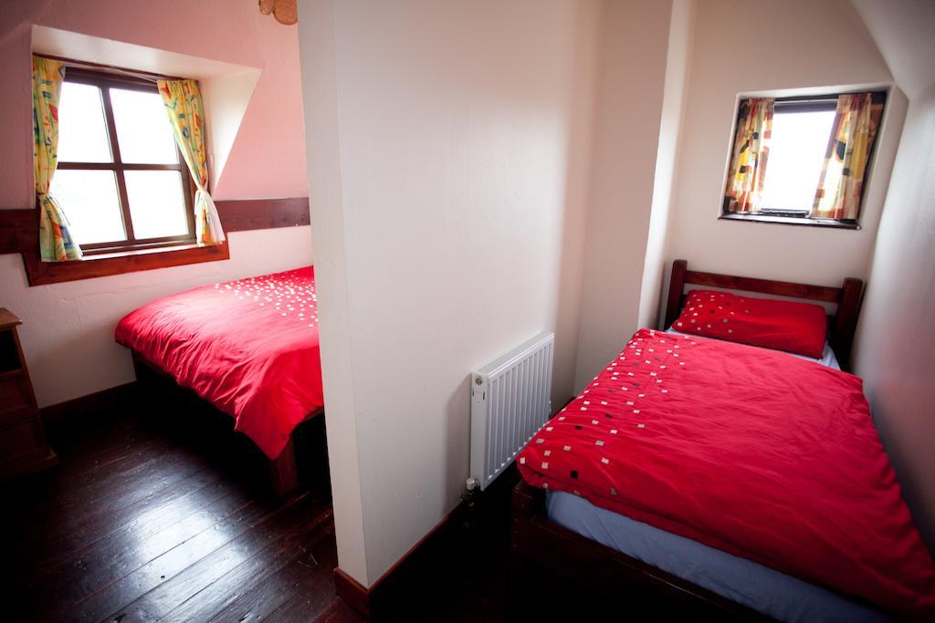 Aille River Tourist Hostel And Camping Doolin Δωμάτιο φωτογραφία